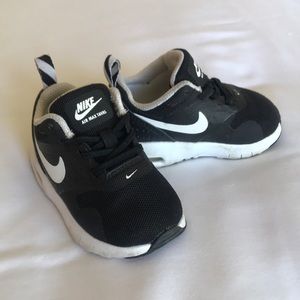 Baby Nikes (air max tavas)
